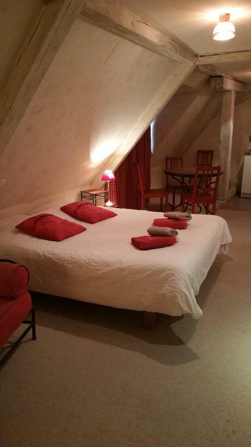 Chambres Touristiques La Cour Des Hotes *