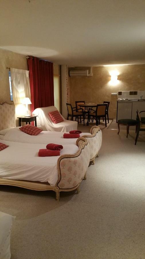 Chambres Touristiques La Cour Des Hotes