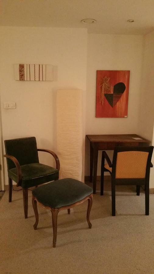 Chambres Touristiques La Cour Des Hotes Bed & Breakfast