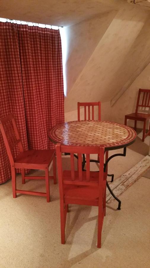 Chambres Touristiques La Cour Des Hotes Bed & Breakfast *
