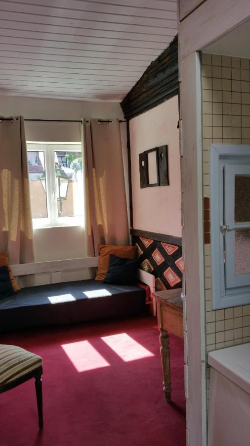 Bed & Breakfast Chambres Touristiques La Cour Des Hotes *
